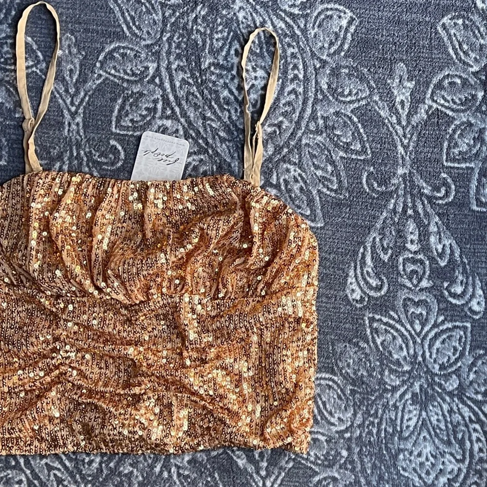 Free People Ta Da Top in Gold Sequins Size Small - Picture 3 of 7